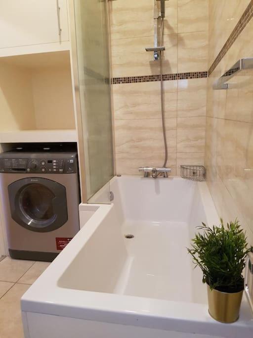 Апартаменты Cozy Flat, 5 Minute Walk To Oxford Circus Лондон Экстерьер фото